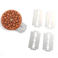 UFO Dejsnitter / Ridsekniv i Træ – Inkl. 5 Blade - BrandNewCake